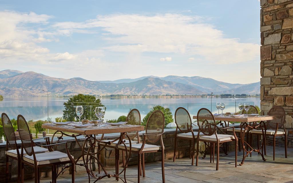 Limneon Resort & Spa Castória Exterior foto View of the lake from the hotel