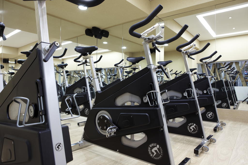 Limneon Resort & Spa Castória Exterior foto Indoor cycling