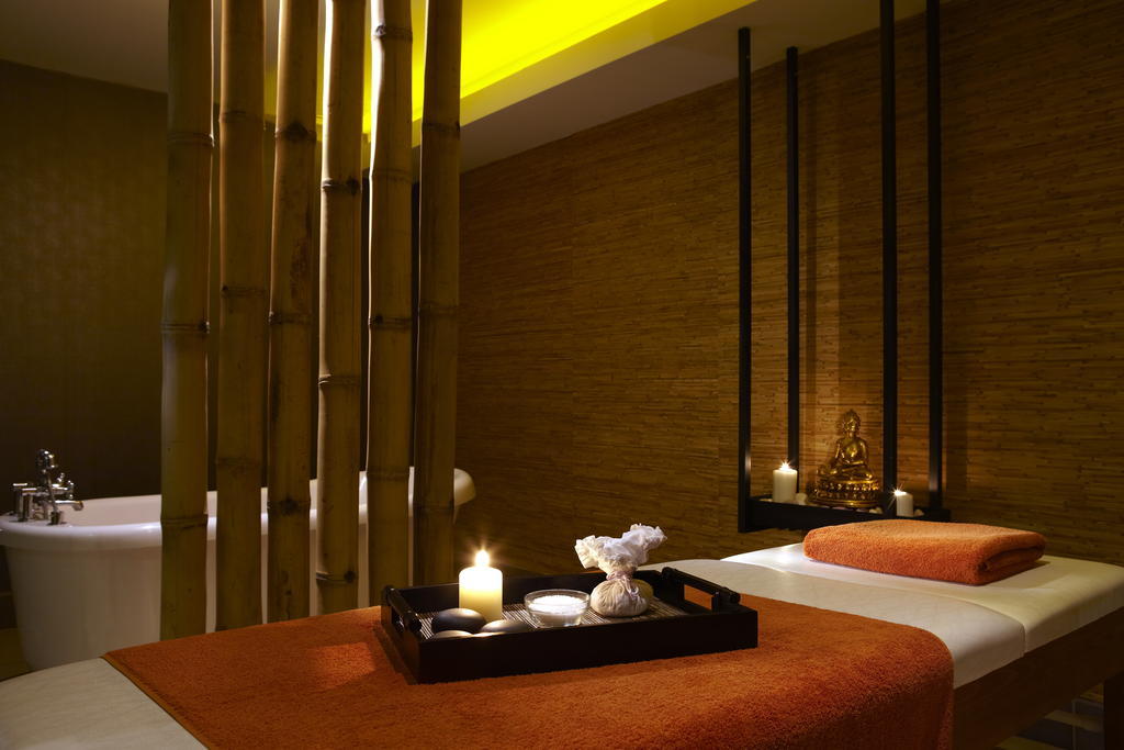 Limneon Resort & Spa Castória Exterior foto A spa treatment room